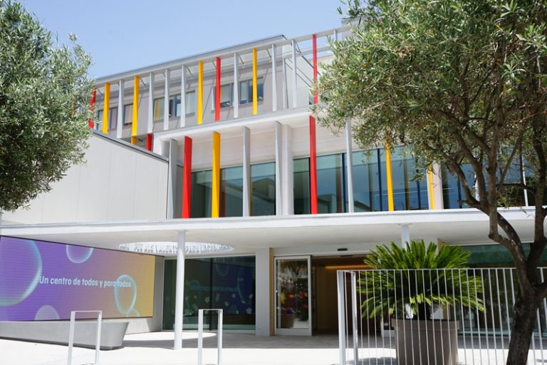Main facade of the SJD Pediatric Center at Hospital Sant Joan de Déu in Barcelona, a collaborating center in digital health.